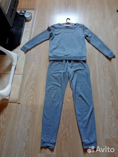 Спортивный костюм женский