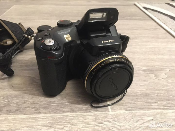 Зеркальный фотоаппарат FujiFilm