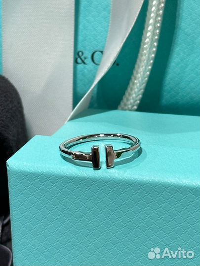 Кольцо Tiffany & Co T Wire