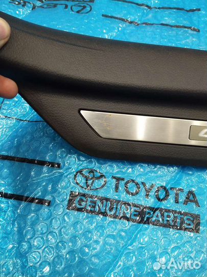 Накладка проема задней левой двери Camry 40