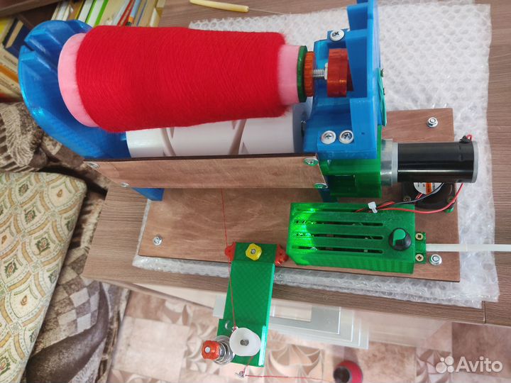 Компактная электрическая моталка для пряжи