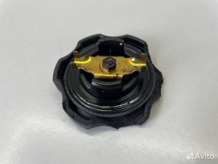 Крышка маслозаливной горловины Mitsubishi Lancer 9