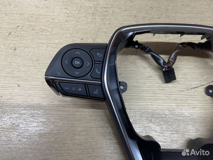 Блок кнопок руля Toyota Camry 75