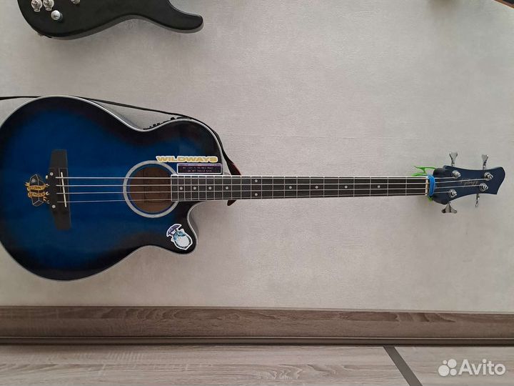 Акустическая бас гитара