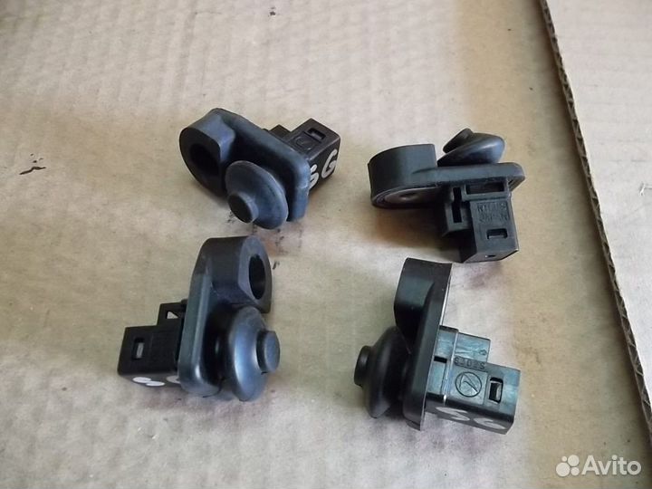 Концевик двери Субару Форестер S11 SG SG5 2006г