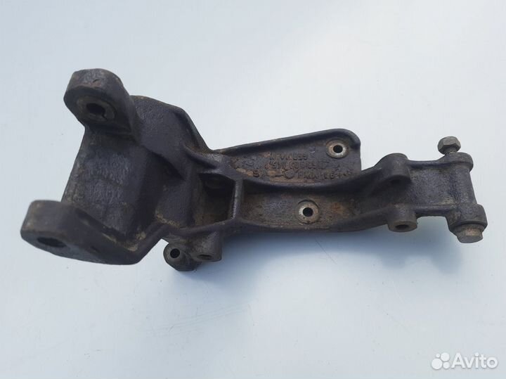 Кронштейн генератора Volkswagen Passat B3