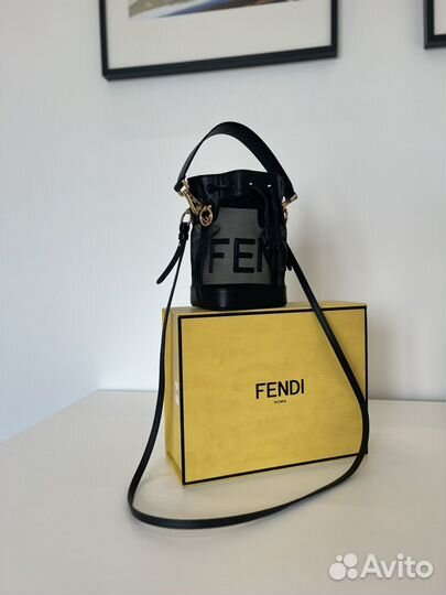 Женская сумка fendi