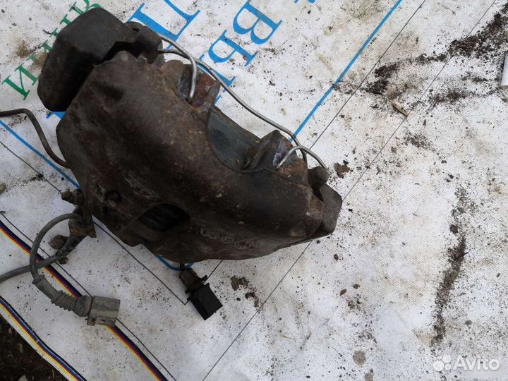 Передний правый суппорт audi A6 c5