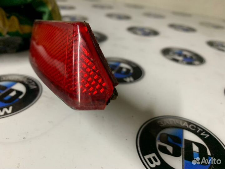 Отражатель бампера левый BMW F07