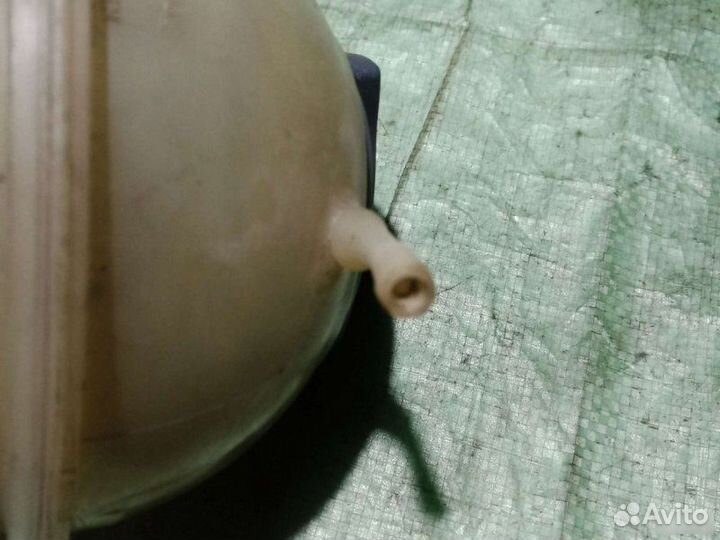 Расширительный бачок Volkswagen Passat B3