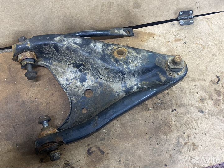 Ларгус передний левый рычаг