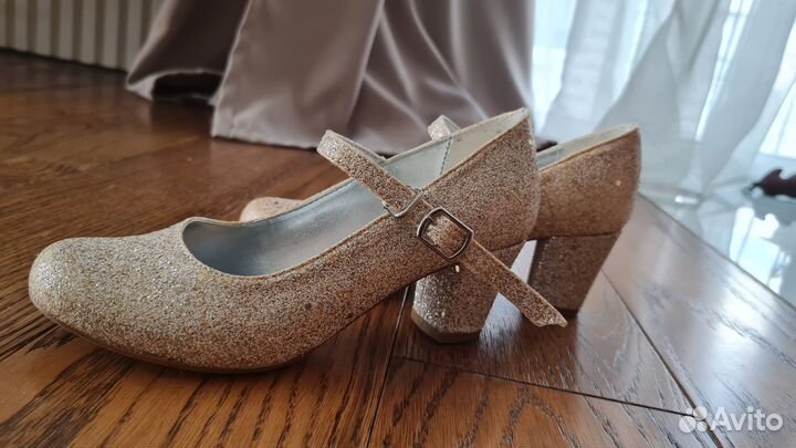 Туфли на девочку 33