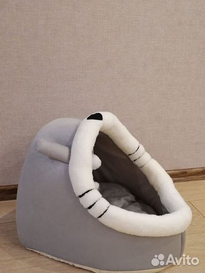 Домик - лежанка для кошек и маленьких собак новая