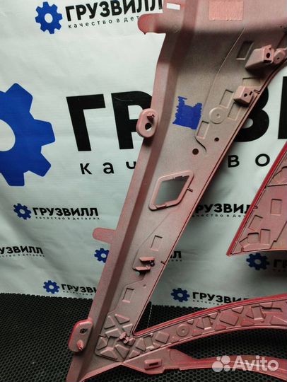 Окантовка правой фары Volvo FH5 84448800