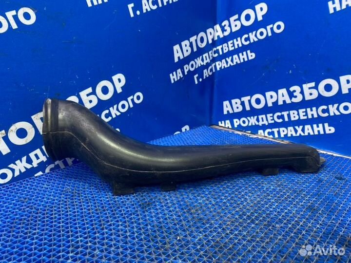 Воздуховод Opel Astra H седан 2008