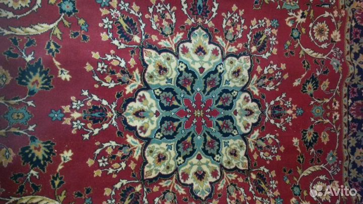 Новый шерстяной ковер