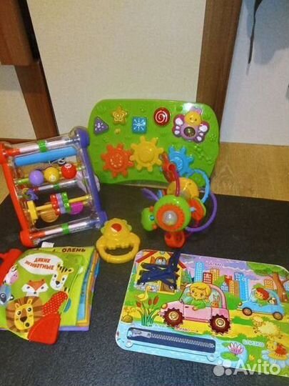 Развивающие игрушки для малышей пакетом