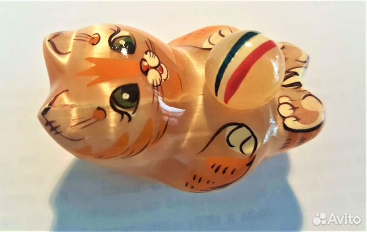 Статуэтка Кошка с мячом селенит