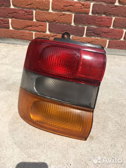 Задний фонарь Nissan Serena 91-93 г. в