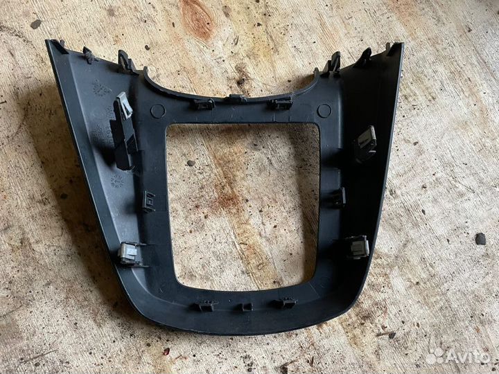 Фиеста 6 мк накладка пластик кпп