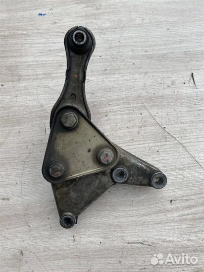 Кронштейн кпп LADA Largus универсал 5 мест 1.6