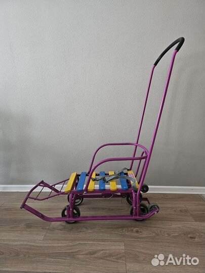 Санки с колесиками и толкателем бу