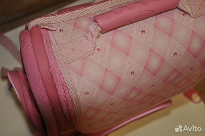 Новый школьный ранец для девочки