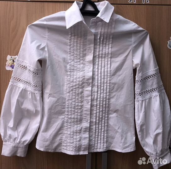 Продам школьную блузку