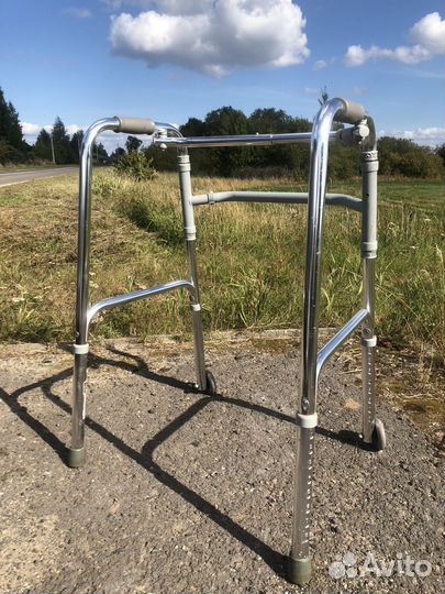 Ходунки для взрослых инвалидов