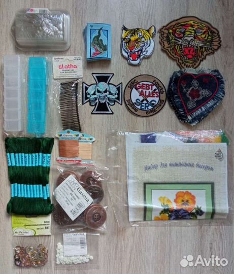 Товары для рукоделия (нашивки, мулине, пуговицы)