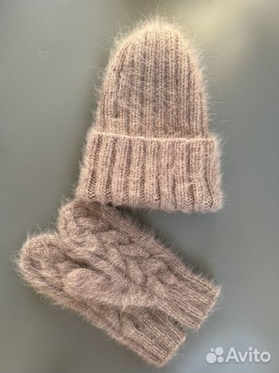 Шапка бини с варежками из ангоры