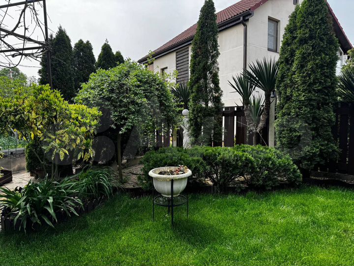 Дом 215 м² на участке 6 сот.