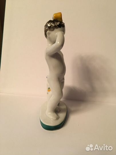 Фарфоровая статуэтка 