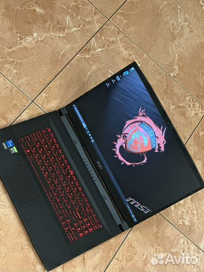 Мощный игровой ноутбук msi болшой дисплей17.3