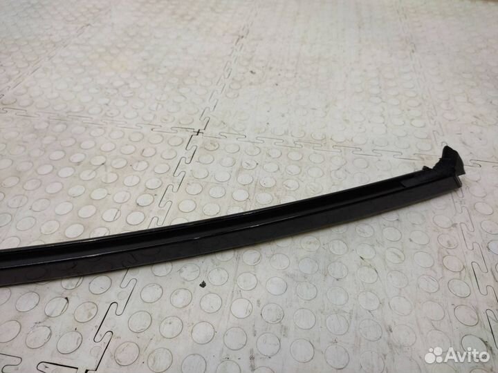 Направляющая стекла двери передняя левая Lexus Rx