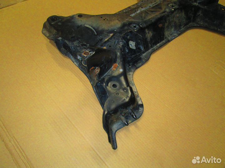 Подрамник Peugeot 408