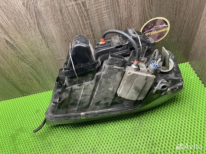 Фара передняя правая Audi A6 C5