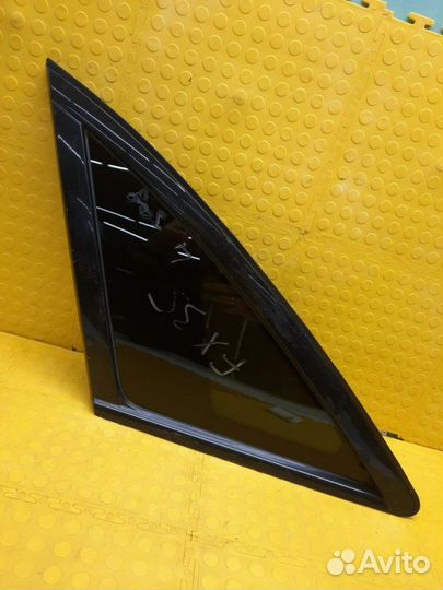 Стекло боковое заднее левое Infinity Fx35 S50