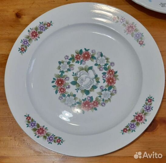 Тортовница,чайник заварочный,блюда зик