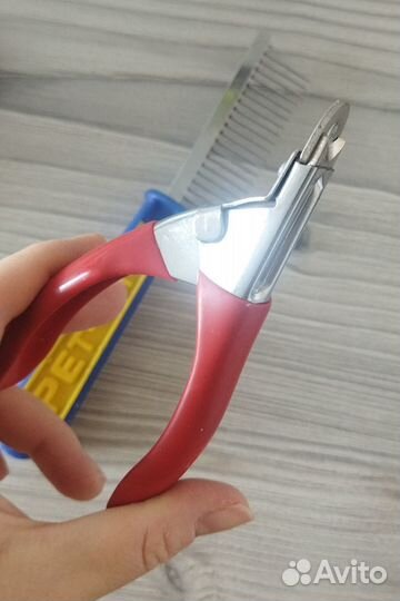 Когтерезка и расческа