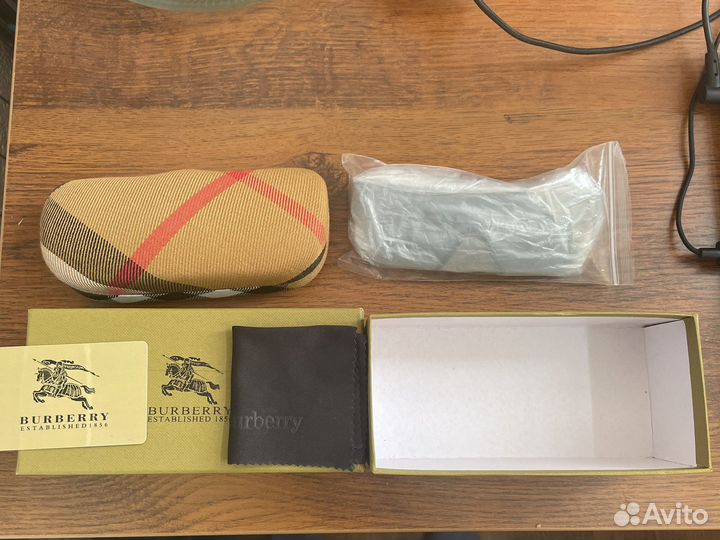 Солнцезащитные очки burberry