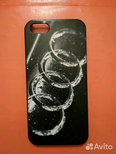 Чехол на iPhone 5s. Пластиковый, плотный