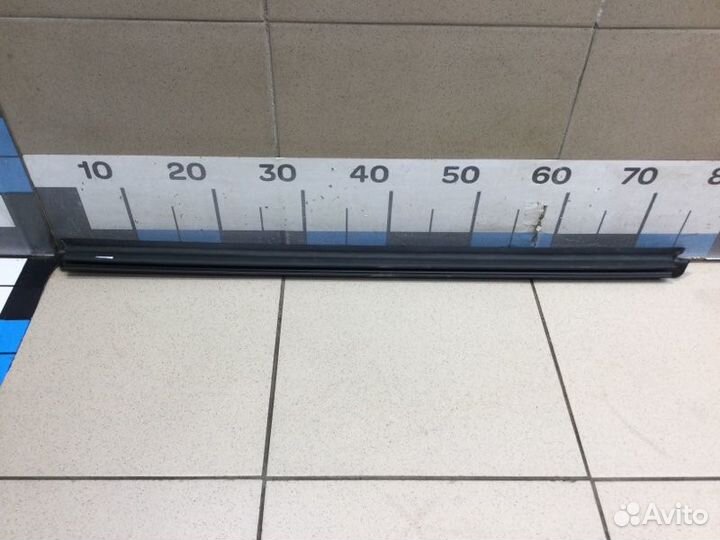 Уплотнитель стекла двери передний правый Mazda 6