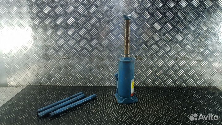 Домкрат на Volkswagen Crafter 1