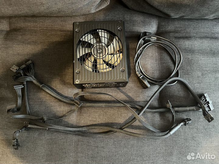 Блок питания Corsair HX 750