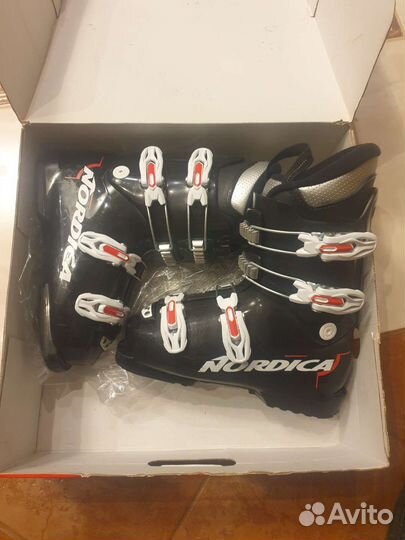 Ботинки горнолыжные 23