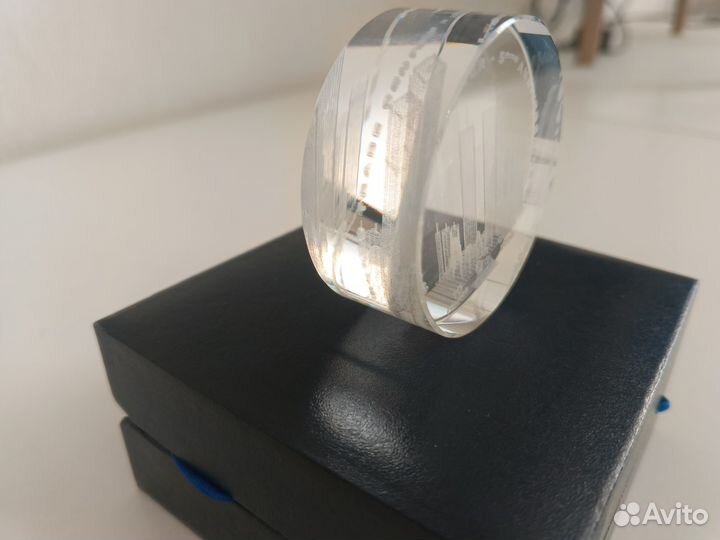 Стеклянная монета 10 франков Конго 2006