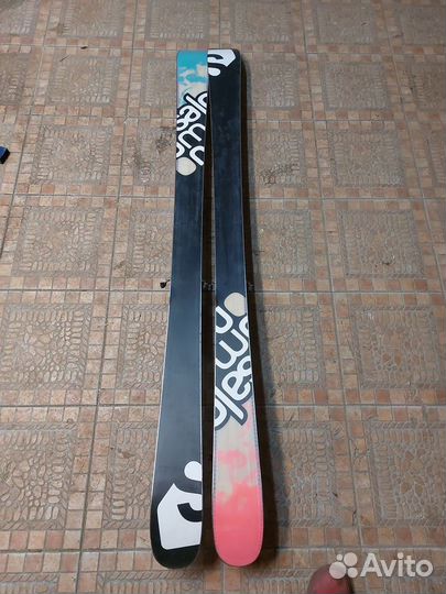 Горные лыжи salomon suspect