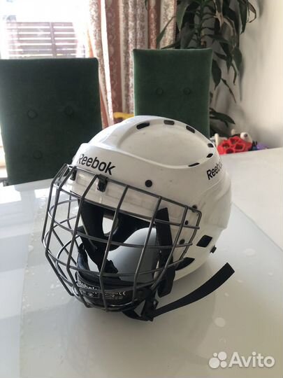 Хоккейный шлем