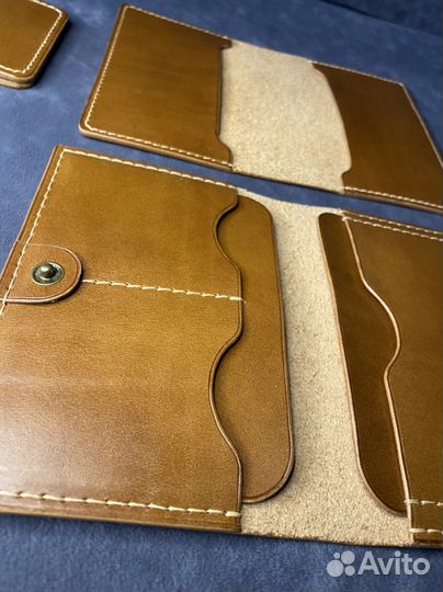 Набор из кожаных изделий